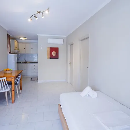 Rose Club Apartahotel 4*