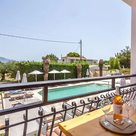 Rose Club Apartahotel 4*