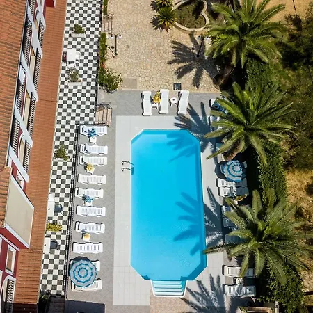 Rose Club Lejlighedshotel