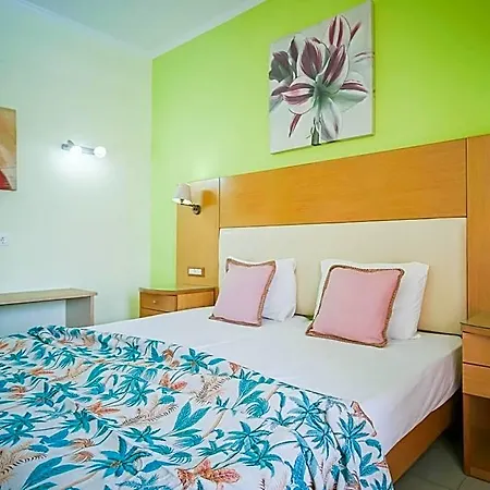 Rose Club Aparthotel