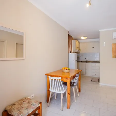 Rose Club Aparthotel 4*