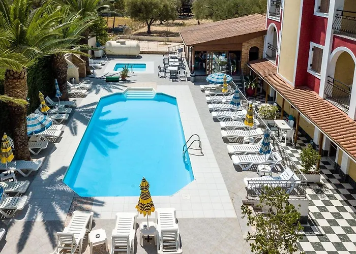 Rose Club Aparthotel 4*